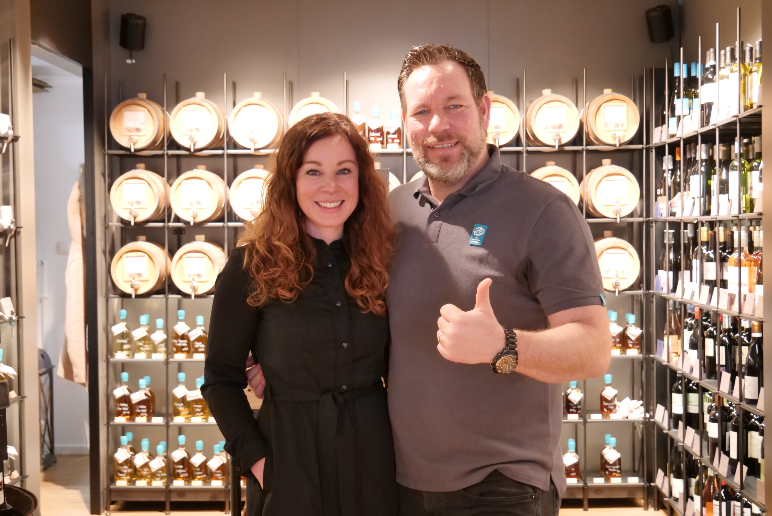 Die beiden Besitzer des Feinkostgeschäfts vom Fass in Siegburg: Oliver und Mariyke Weiß.